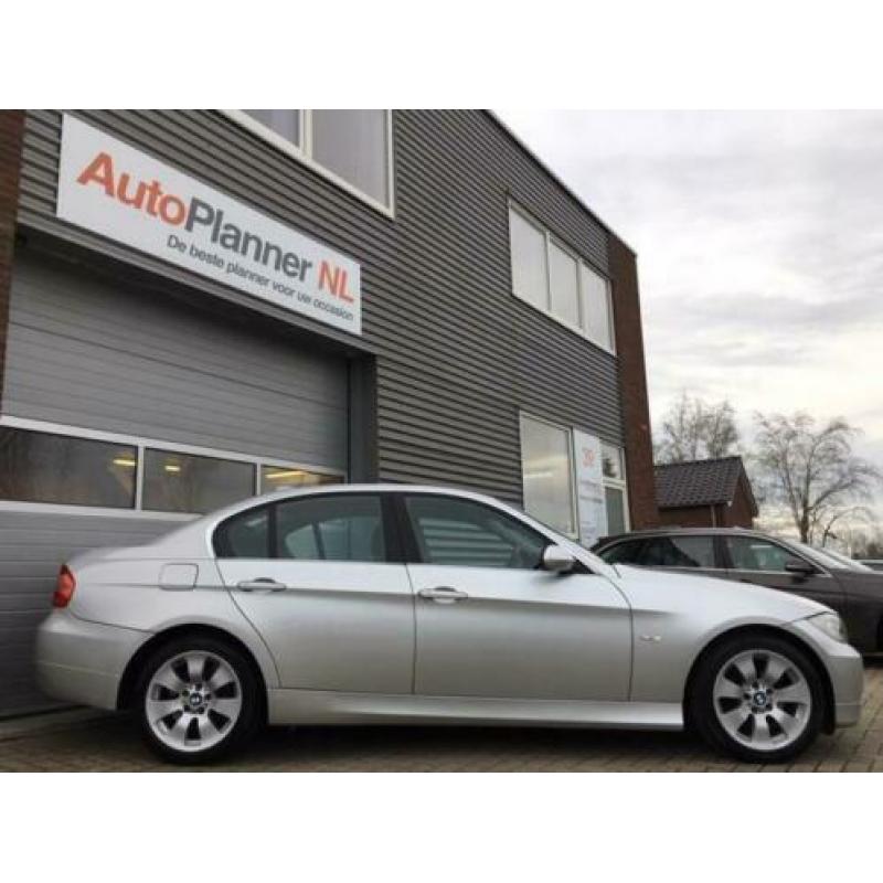 BMW 3-serie 330i! xDrive! Unieke kmstand! Dealer onderhouden