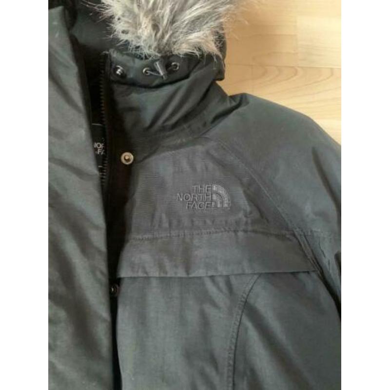 The Northface - Zwarte donzen jas met capuchon maat S