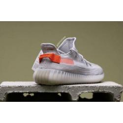 Adidas Yeezy 350 V2 Taillight maat 46