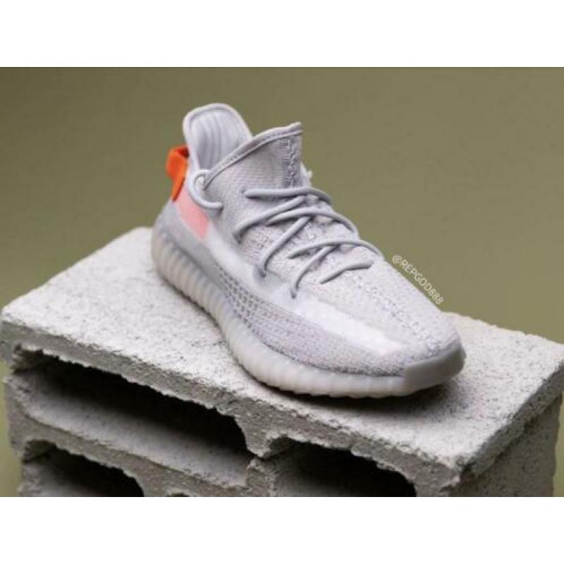 Adidas Yeezy 350 V2 Taillight maat 46