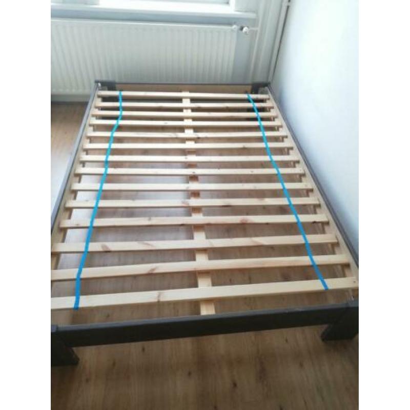 Tweepersoons bed 140 x 200 cm