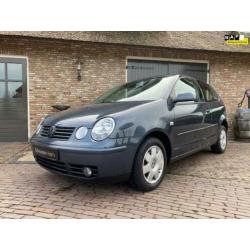 Volkswagen Polo 1.4-16V Highline