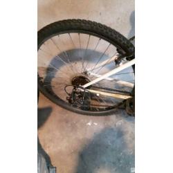 Mountainbike fiets plus 2 wielen en 2 stuurs extra