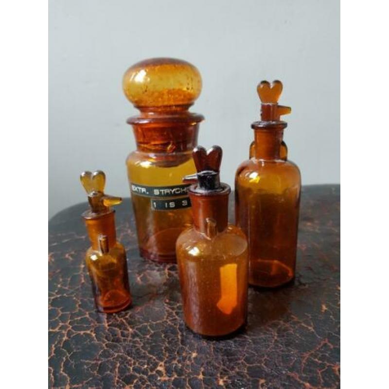 4 Vintage, apothekers tester flesjes (17 – 10 – 12 cm)