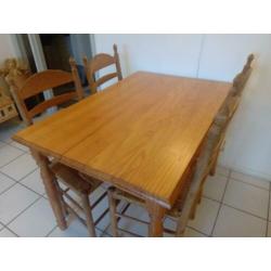 eettafel met 4 stoelen