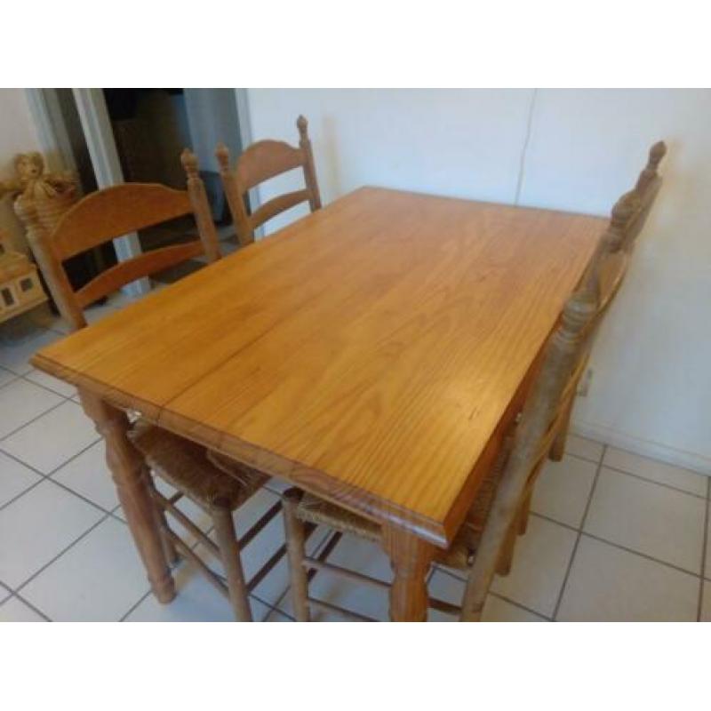 eettafel met 4 stoelen