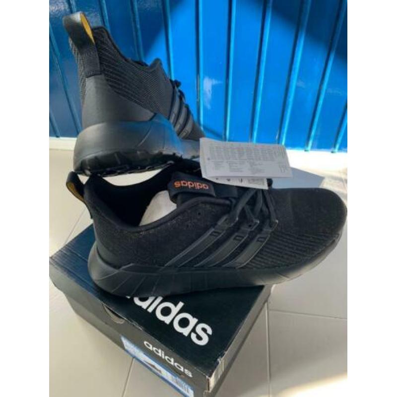 Nieuwe ongedragen Adidas Questar Flow schoenen maat 41 1/3