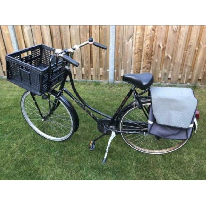 Oma fiets zwart met krat