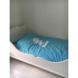 Sfeervol grenen bed