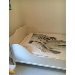 Sfeervol grenen bed