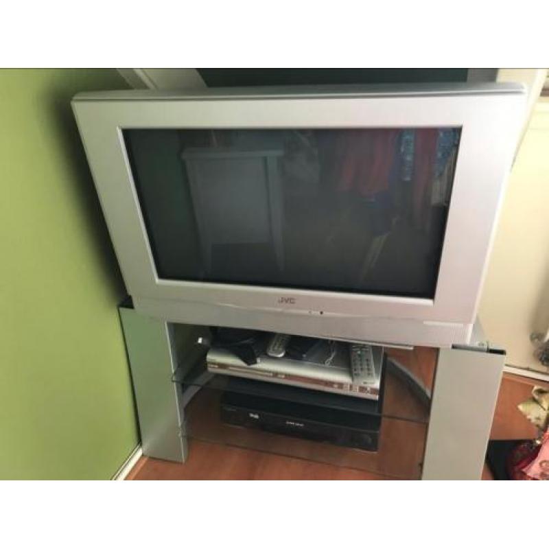 Gratis 2 tv ( 1 defect Grundig) JVC prima