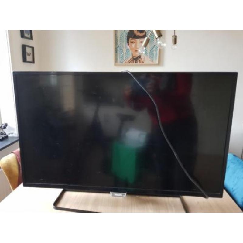 32 (?) Inch smart tv van philips met afstandsbediening