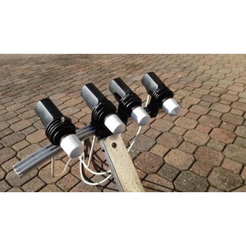 schotelantenne / satellietschotel 90x100cm met 4x LNB