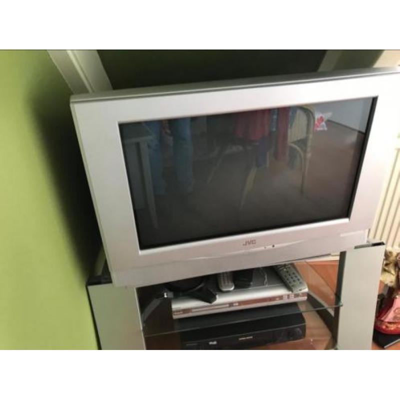 Gratis 2 tv ( 1 defect Grundig) JVC prima