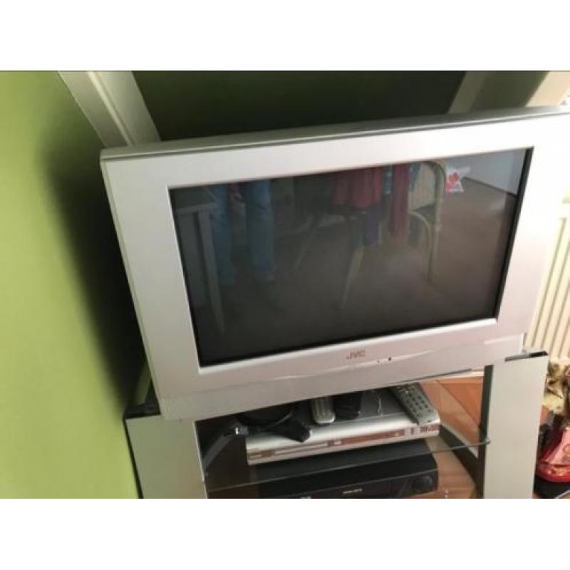 Gratis 2 tv ( 1 defect Grundig) JVC prima