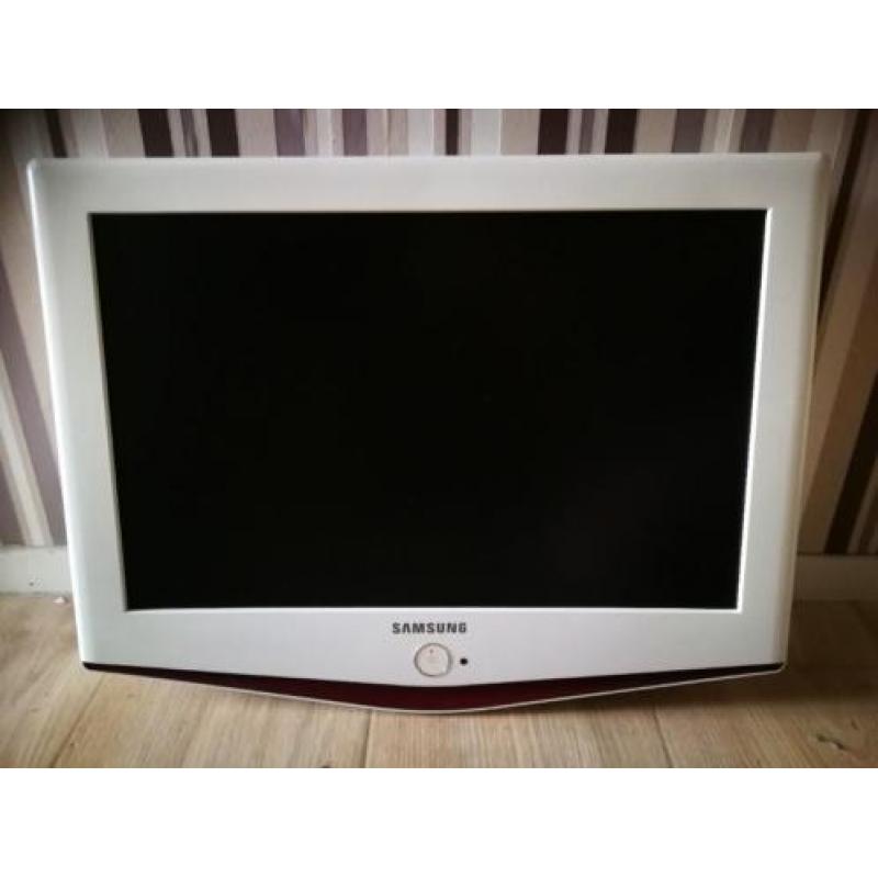 Samsung 19" LCD televisie incl. afstandbediening.