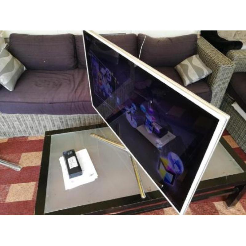 Ultraslanke 3D Smart LED design TV