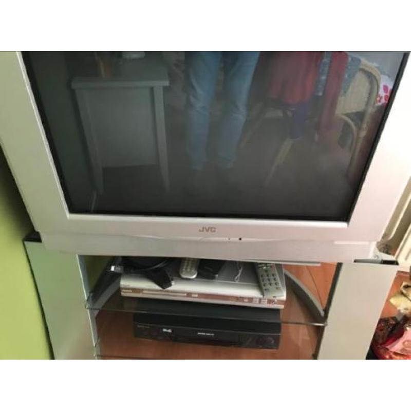 Gratis 2 tv ( 1 defect Grundig) JVC prima