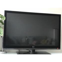 grote televisie LG 42" full HD LCD met LED