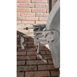 schotelantenne / satellietschotel 90x100cm met 4x LNB