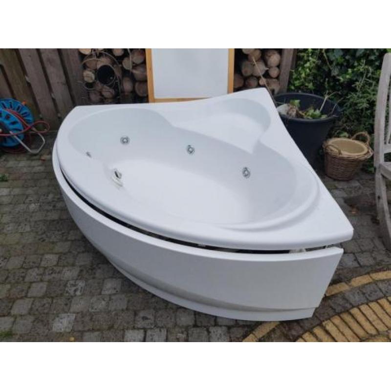 Novellini hydromassage hoekbad incl voorzet paneel